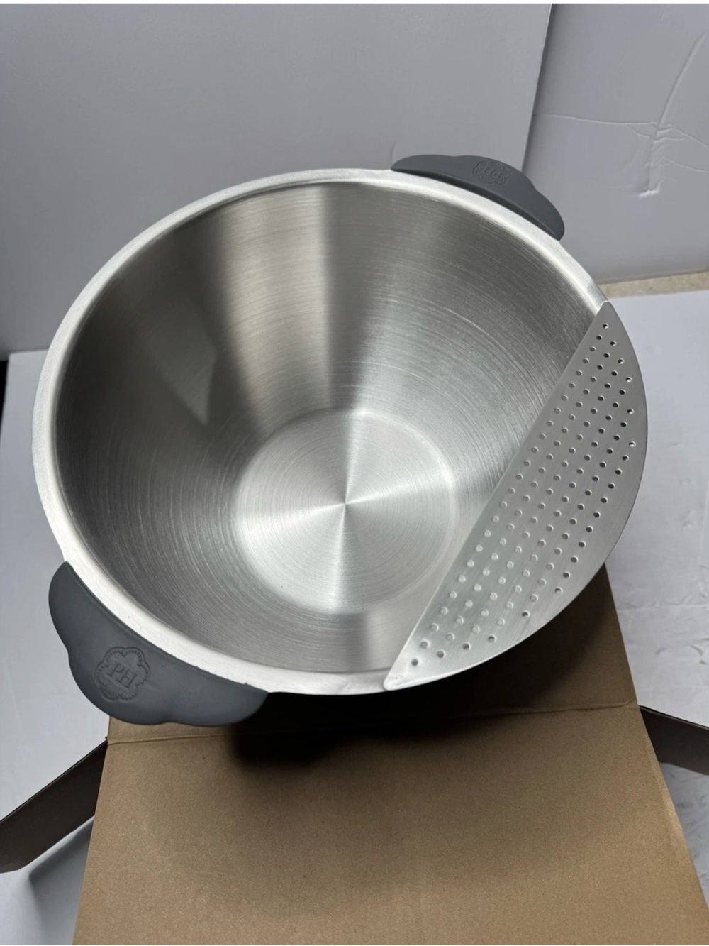 Stainless Steel Mixing Bowl with Grey Silicone Handles